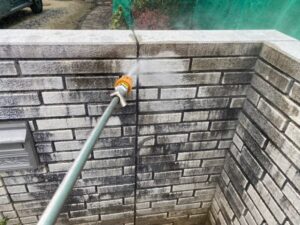 塀の高圧洗浄